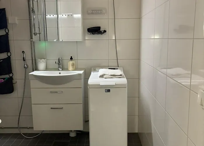 Modern Nearby Airport 2 *